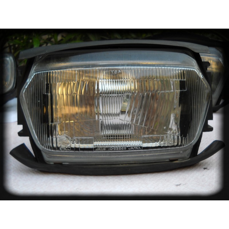 Optique De Phare Avant Pour Suzuki GSXF 750 - Type GR78A, Année 1997, Occasion Avec Marques D'usure